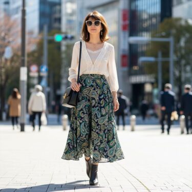 「透け感ブラウス」×「柄スカート」④ペイズリー柄スカートで「ルーツ」をまとう